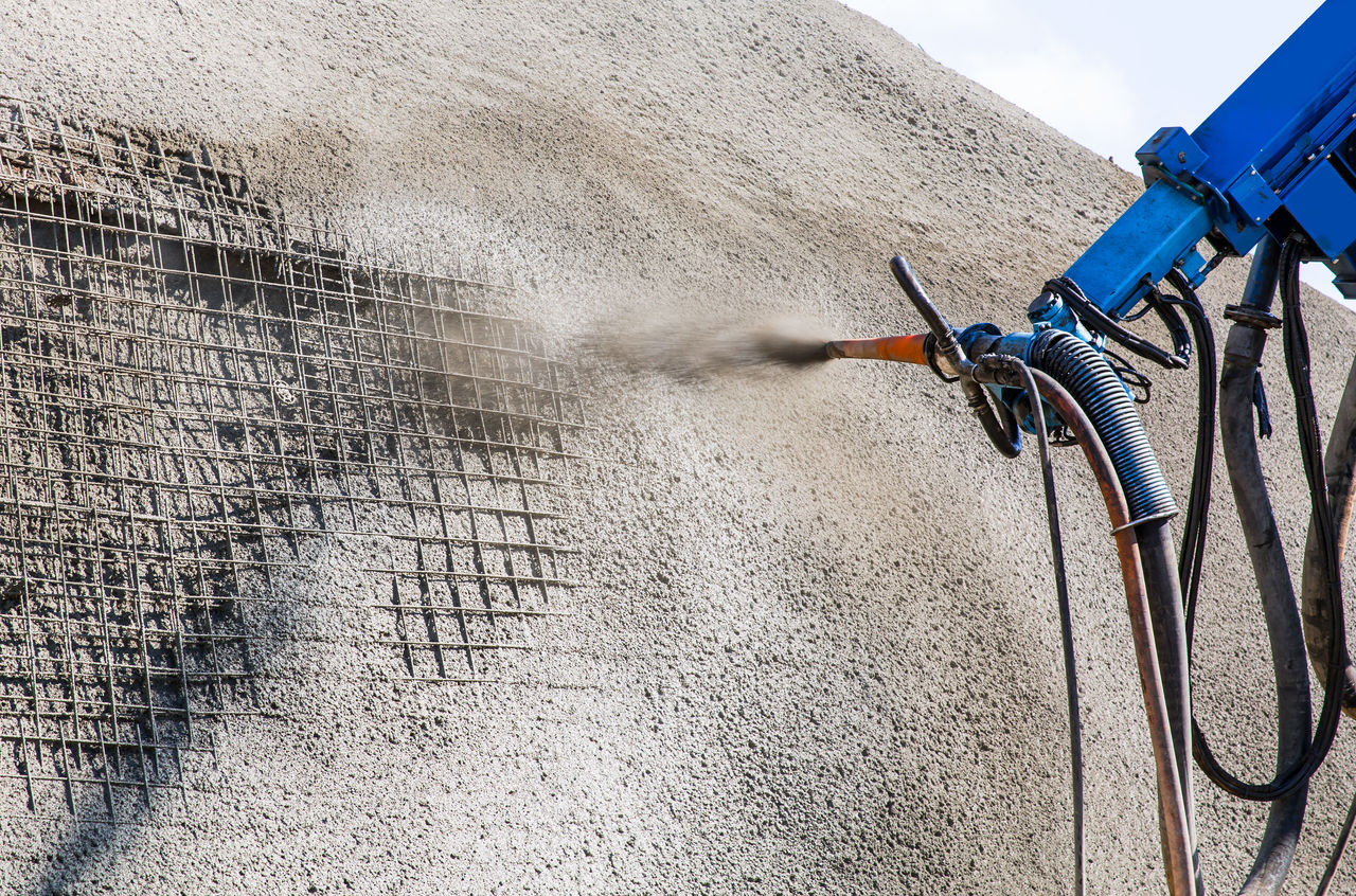 Sprayed concrete by machines